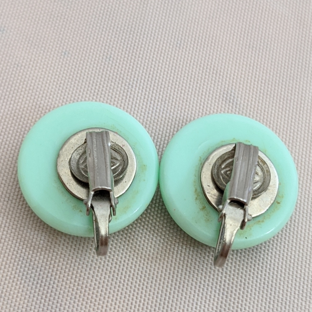 Vintage Mid Century Green & Silver Clip Earrings - Picture 3 of 3